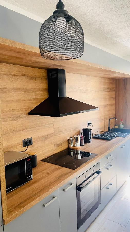 Modern Apartment With Fireplace & Stylish Kitchen Канфанар Экстерьер фото